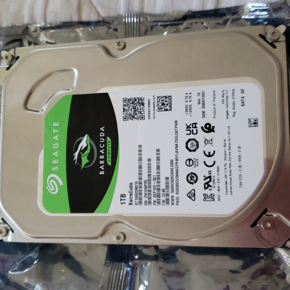 Seagate BarraCuda 3.5" Internal Drive 1 TB (new) - Picture 2 of 6